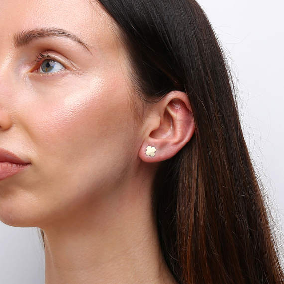 Złote kolczyki 585 małe gładkie kwiatki koniczynki na sztyft