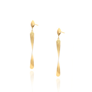 Złote kolczyki wiszące 585 długie zakręcane fasetowane sztyft