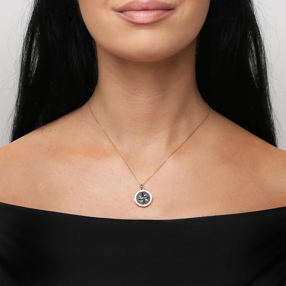 Złota zawieszka 585 czarna ster kompas gwiazda kierunki świata onyks białe i żółte złoto