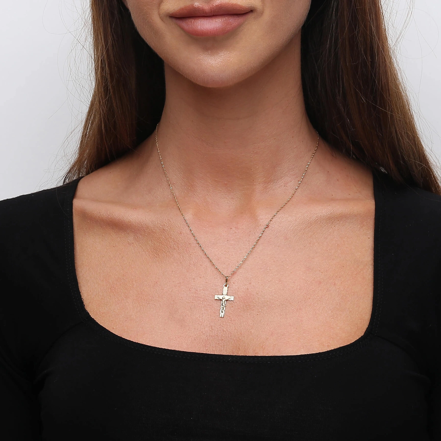 Złota zawieszka krzyż 585 diamentowany Jezus na krzyżu 3,2 cm