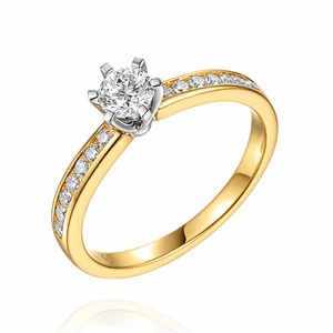 Złoty pierścionek zaręczynowy diament centralny 0,36 ct diamenty 0,24 ct