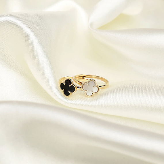 Złoty pierścionek 585 koniczynka kwiatek czarny onyks 