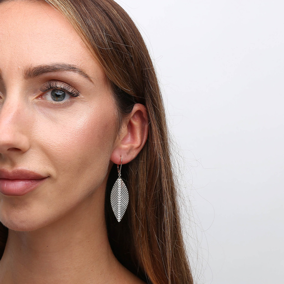 Złote kolczyki długie listki 585 wiszące liście cyrkonie zapięcie angielskie