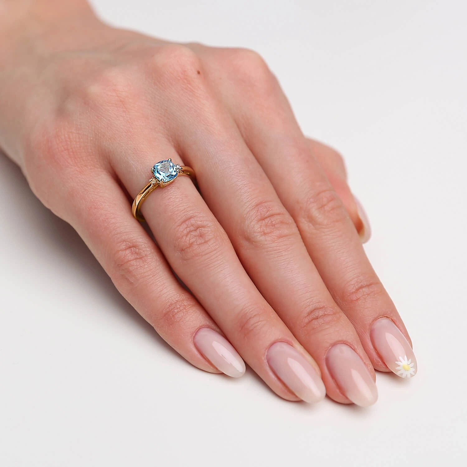 Złoty pierścionek 585 topaz 0,70 ct z diamentami 0,03 ct