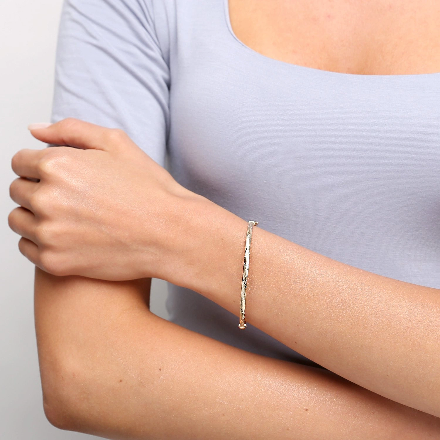 Złota bransoletka sztywna koło 585 diamentowana bangle kółko frezowane na zatrzask