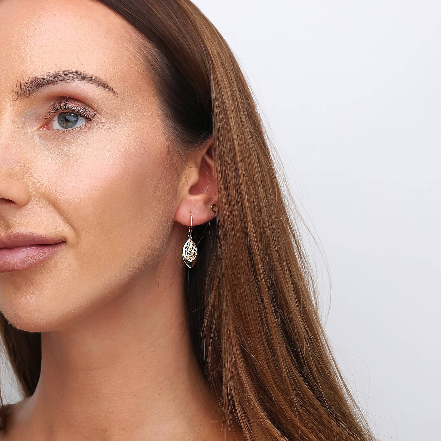 Złote kolczyki ażurowe 585 wiszące łezki liście angielskie zapięcie