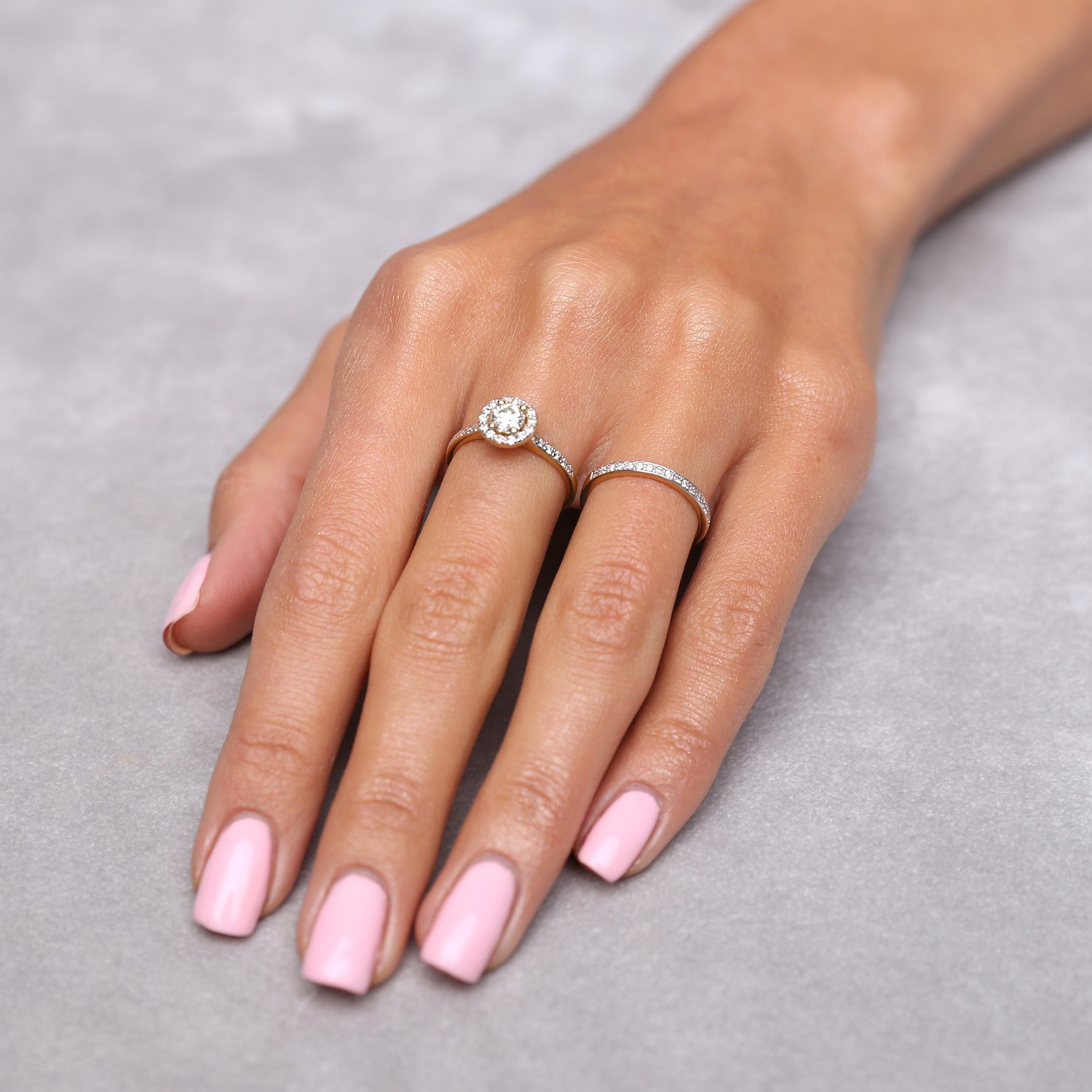 Złoty pierścionek zaręczynowy z diamentami 0,62 ct