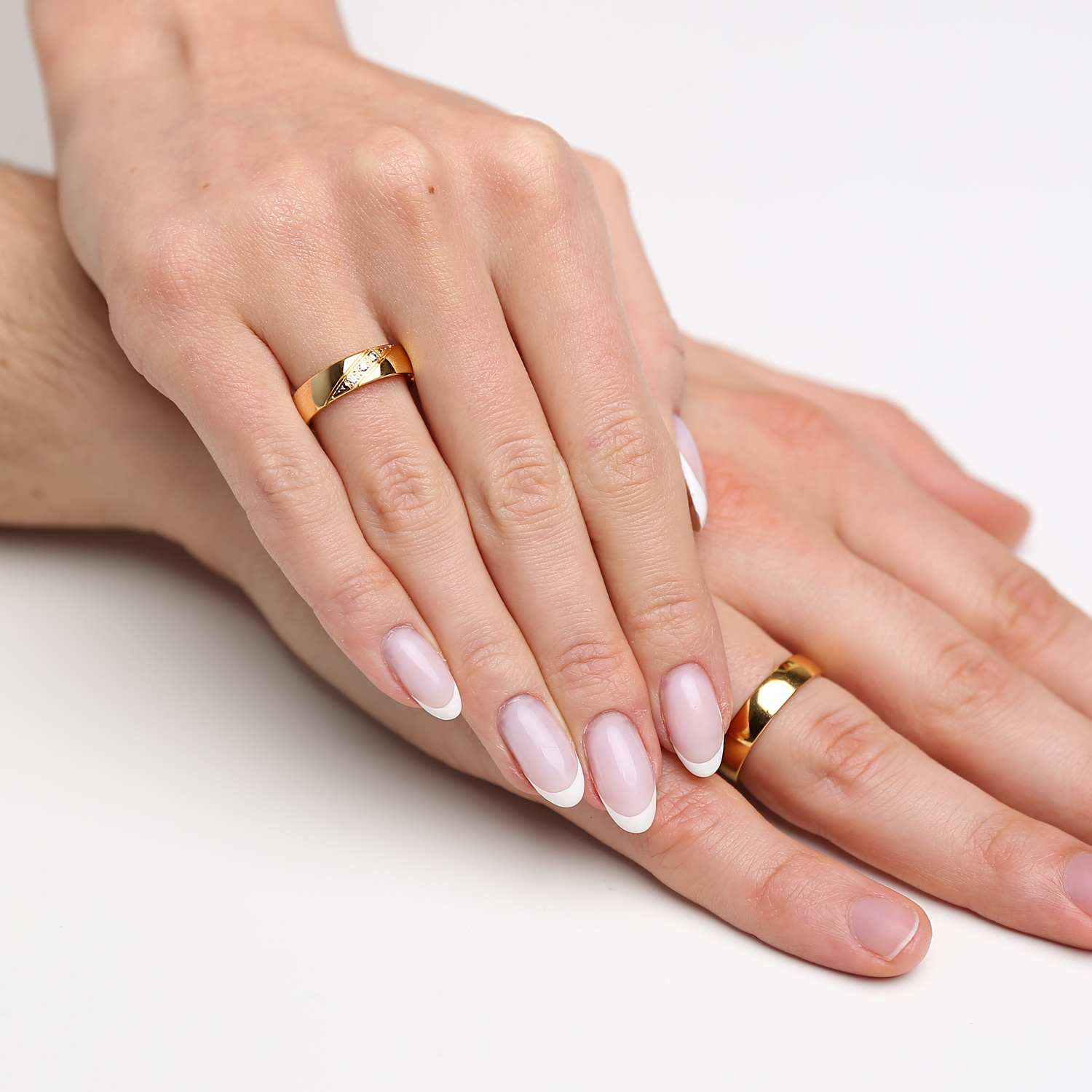 Obrączka ślubna damska: złoto 585, diamenty, półokrągła 5 mm