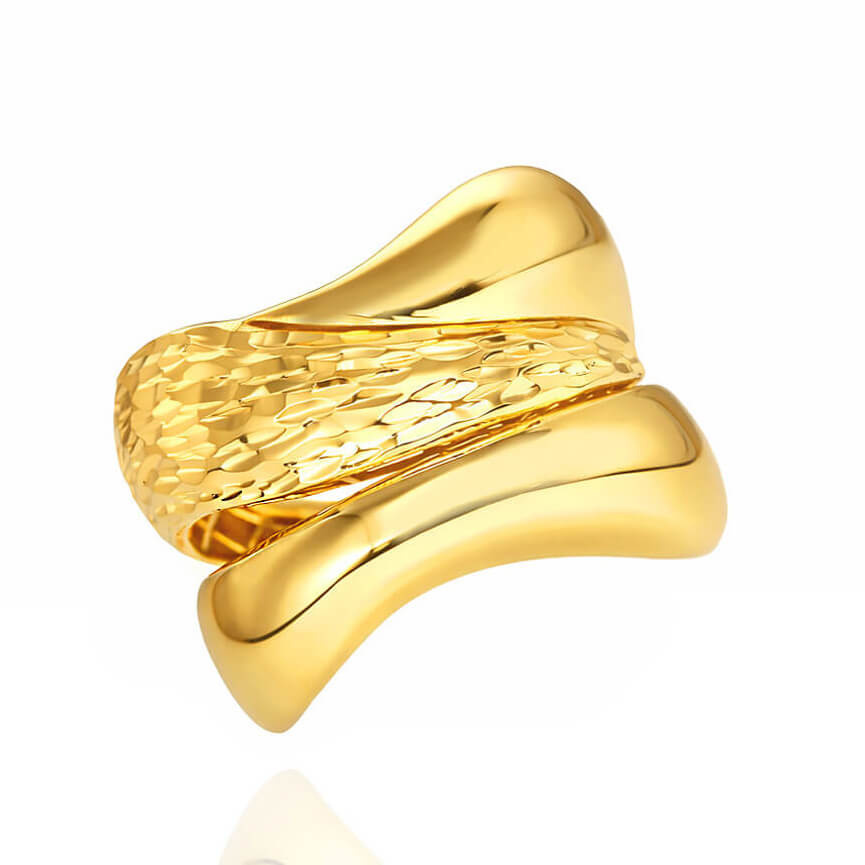 Złoty pierścionek szeroki 585 falujący diamentowany nacinany wypukły