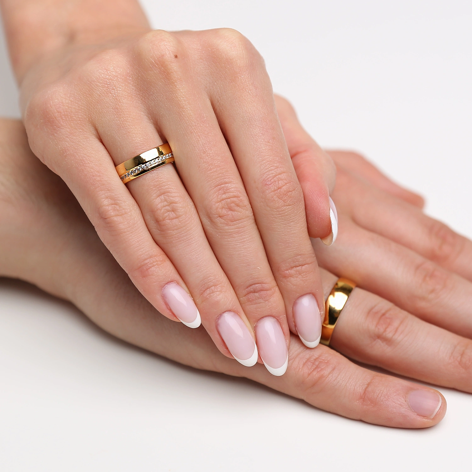 Obrączki ślubne para: złoto 585, diamenty dookoła, półokrągłe, 6 mm
