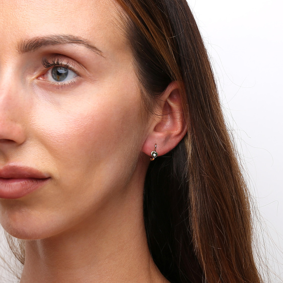 Złote kolczyki serca 585 cyrkonie gładkie wiszące zapięcie angielskie dla dziewczynki