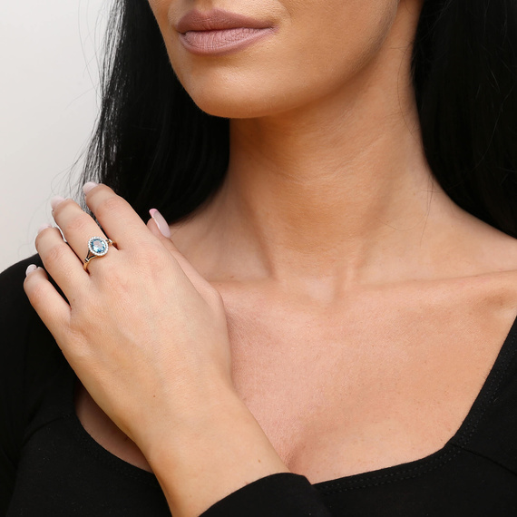 Złoty pierścionek z topazem 585 owalny swiss topaz diamenty naokoło