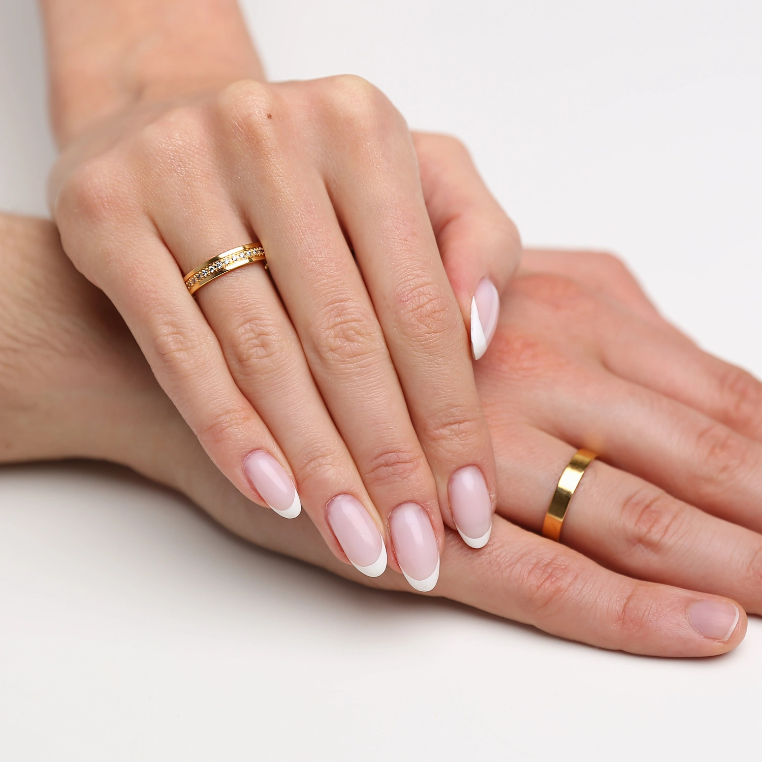 Obrączki ślubne para: złoto 585, diamenty dookoła, 4 mm