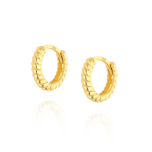 Kolczyki małe koła złote 585 malutkie na zatrzask 1 cm skręcone