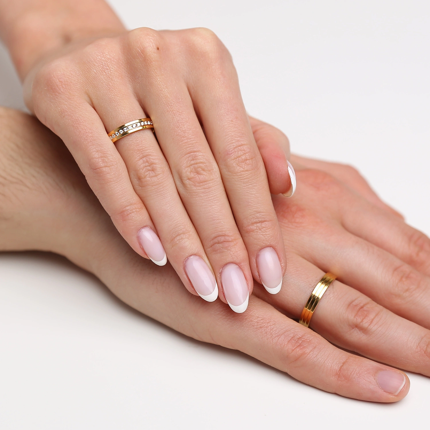 Obrączki ślubne para: złoto 585, diamenty dookoła, płaskie, 4 mm