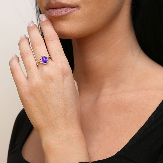 Złoty pierścionek z ametystem 585 owalny ametyst diamenty naokoło